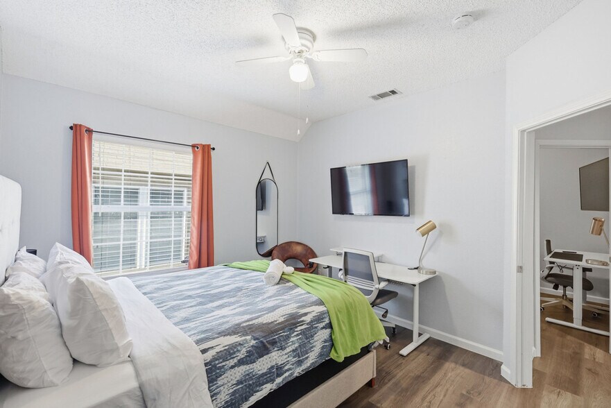 Building Photo - 10217 Napa Valley Dr