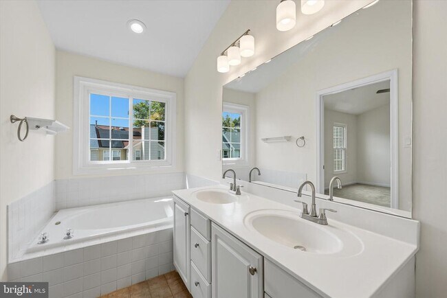 Building Photo - 20335 Briarcliff Terrace