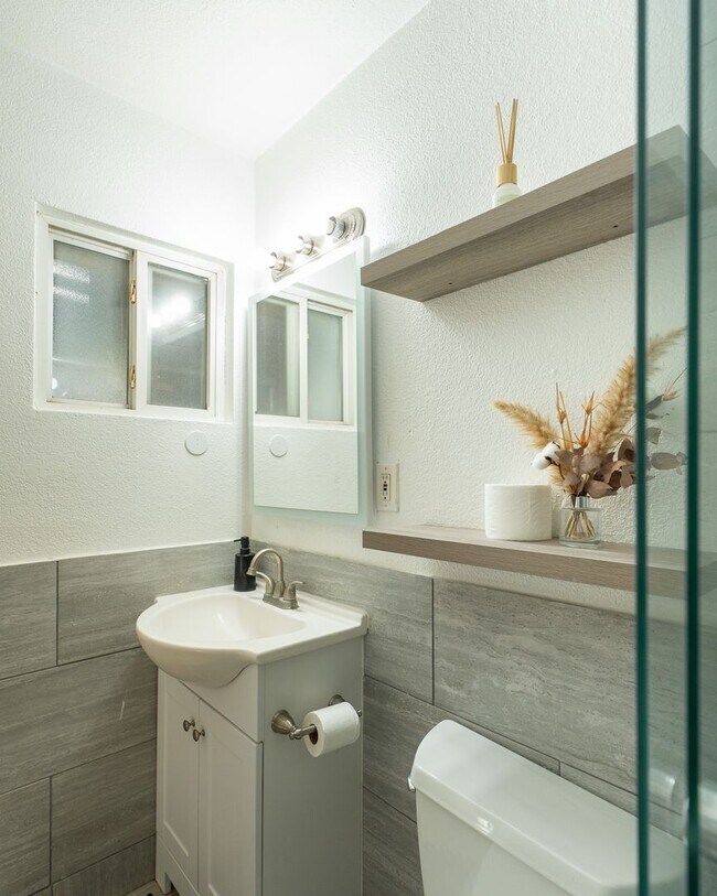 Building Photo - Cozy Zen Retreat Home with 4BD+3BA  Share ...