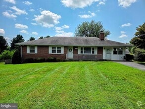 Building Photo - 25020 Oak Dr