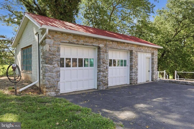 Building Photo - 8805 Reichard Rd