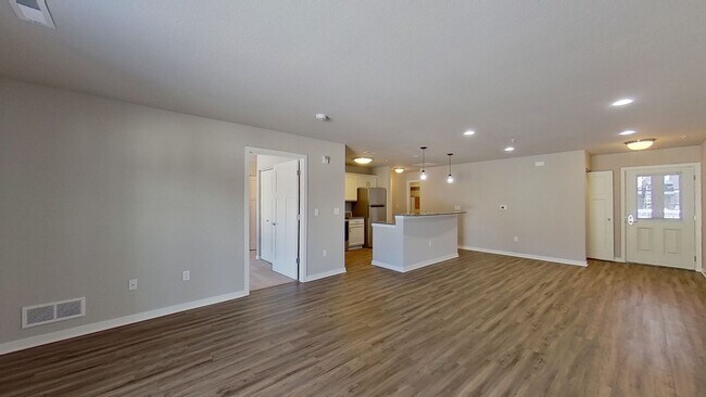 Building Photo - Like New Condo Style Lower 1 Bedroom 1 Bathroom Apartment Available