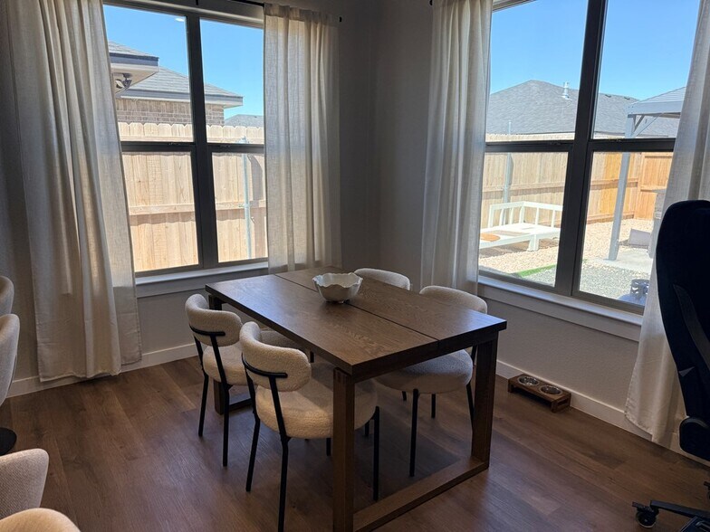 Building Photo - 421 Graze St