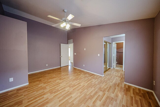 Building Photo - 10935 W Ruth Ave