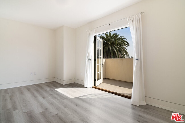 Building Photo - 225 S Hamilton Dr