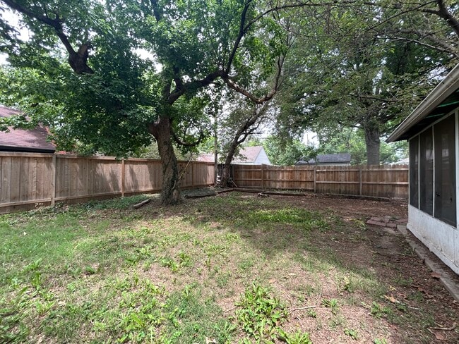 Building Photo - 5420 E 1st St N