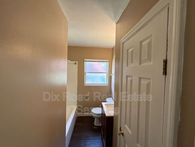 Building Photo - 1740 Carrahen Ave