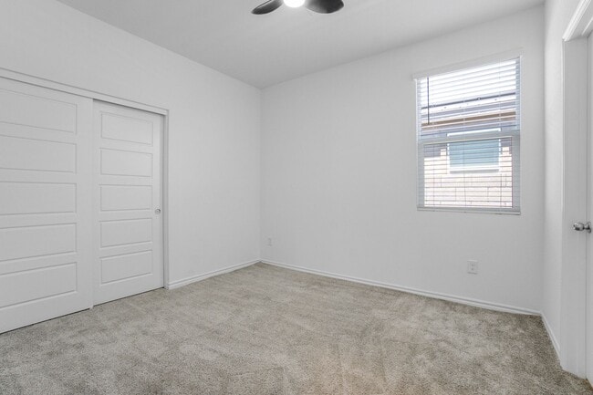 Building Photo - MULTI-GENERATIONAL New Build Home with En Suite In Skye Canyon!