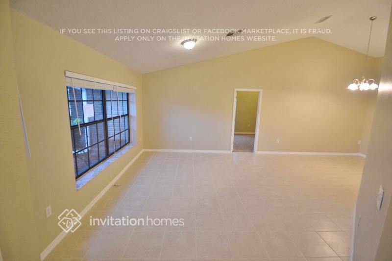 Building Photo - 2442 Sweetwater Blvd