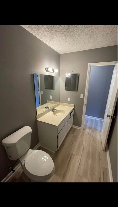 Building Photo - 106 Cedar Rdg Dr