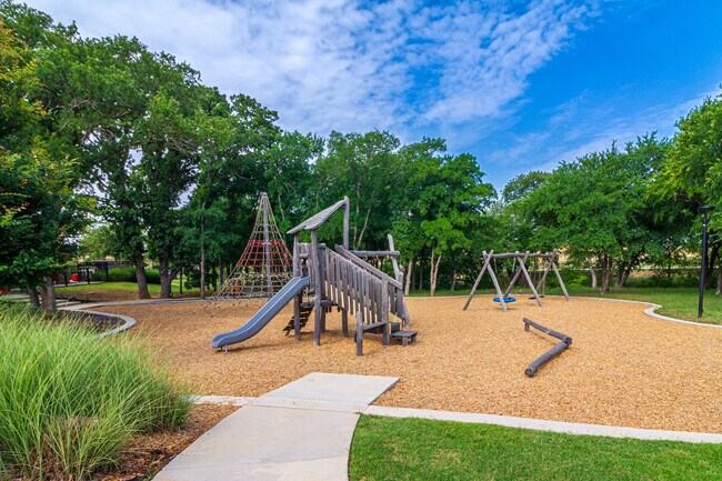 Building Photo - 9024 Winding Crk Dr