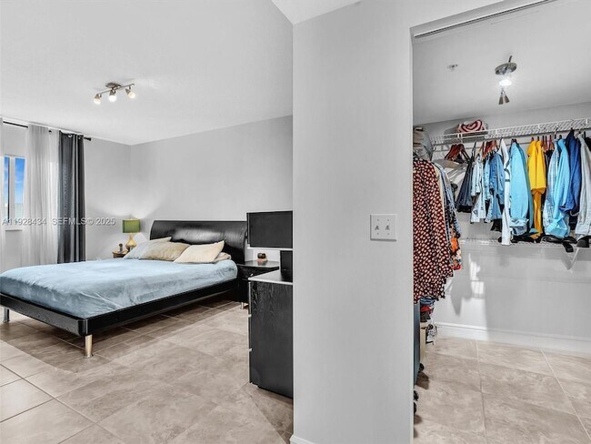 Building Photo - 18800 NE 29th Ave