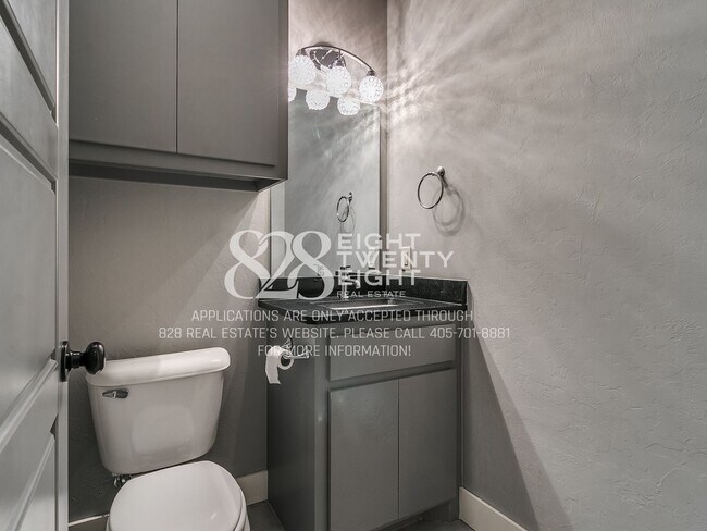 Building Photo - West Normans Best Kept Secret! 3 bd/2.5 bath Beautiful Townhome!