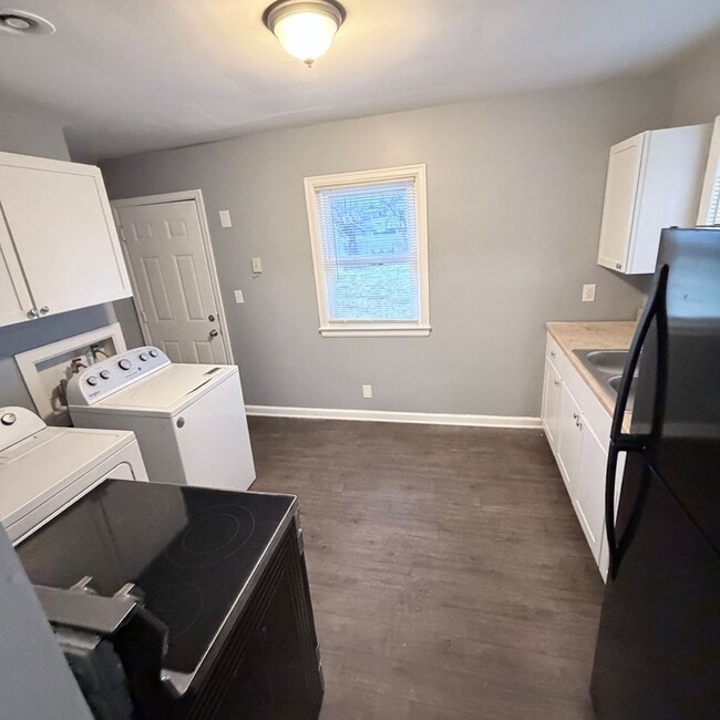 Building Photo - 553 Freeman Dr