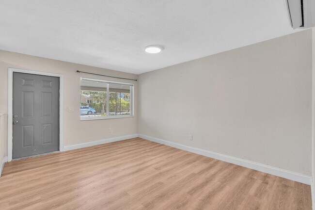 Building Photo - 800 Moffett St