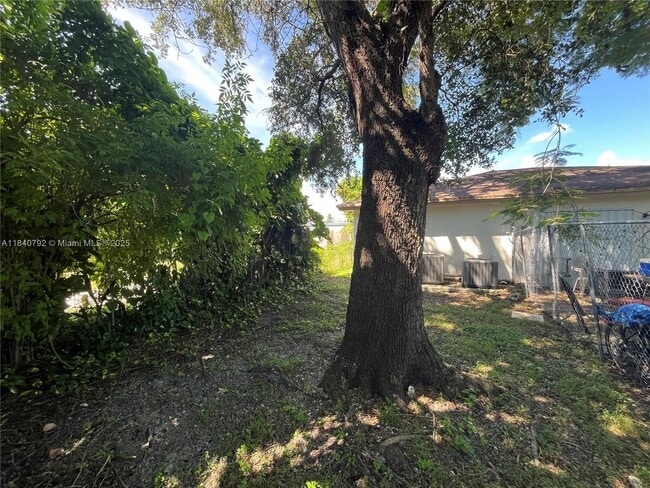 Building Photo - 2817 SW 39th Ave