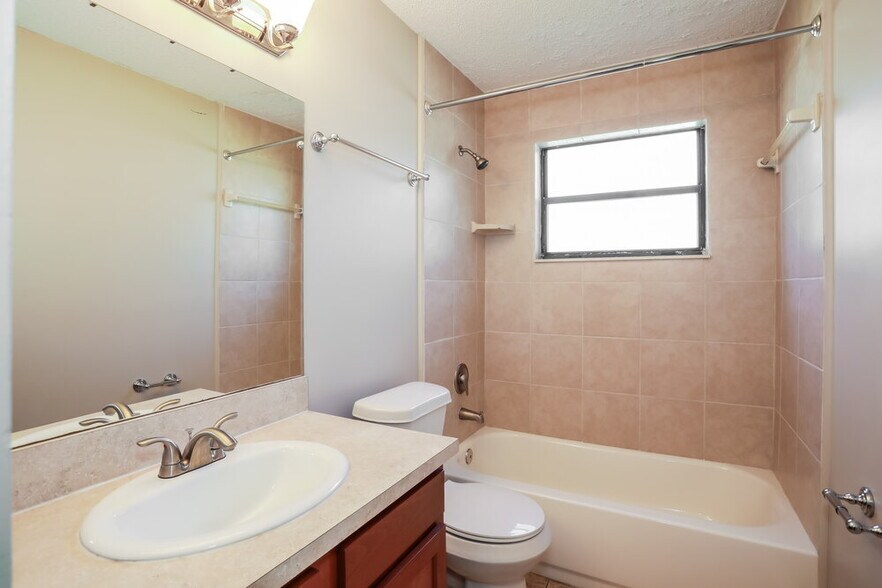 Building Photo - 10827 Carrington Ct