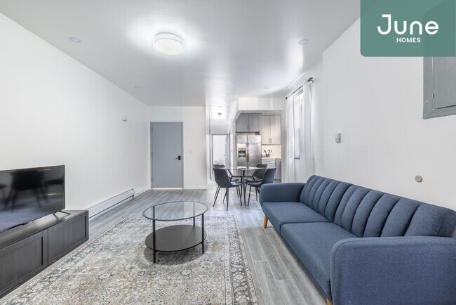 Building Photo - Queen room in 4-bed/2.0-bath Home