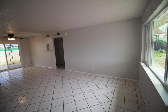 Building Photo - 5725 Waycross Ave