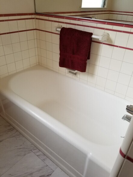 REGLAZED TUB - 6328 Orange St