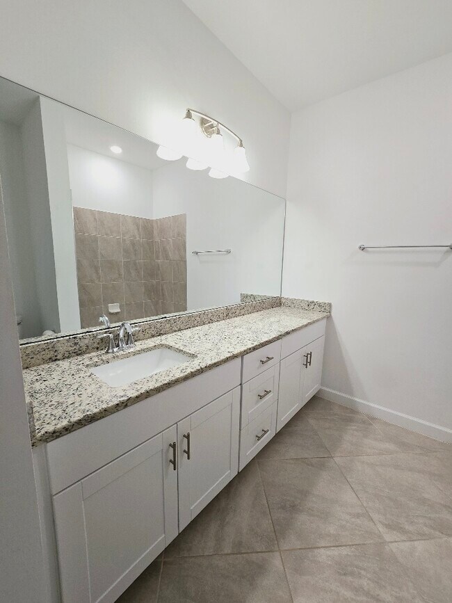 Building Photo - 14117 Pine Lodge Ln