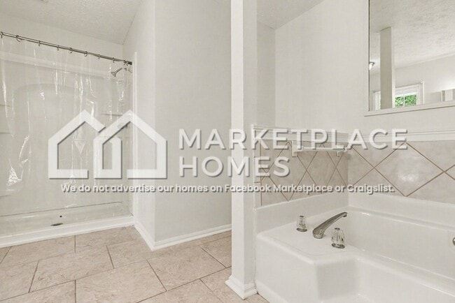 Building Photo - 2699 Foxglove Dr SW