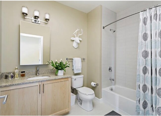 Building Photo - 411 D St