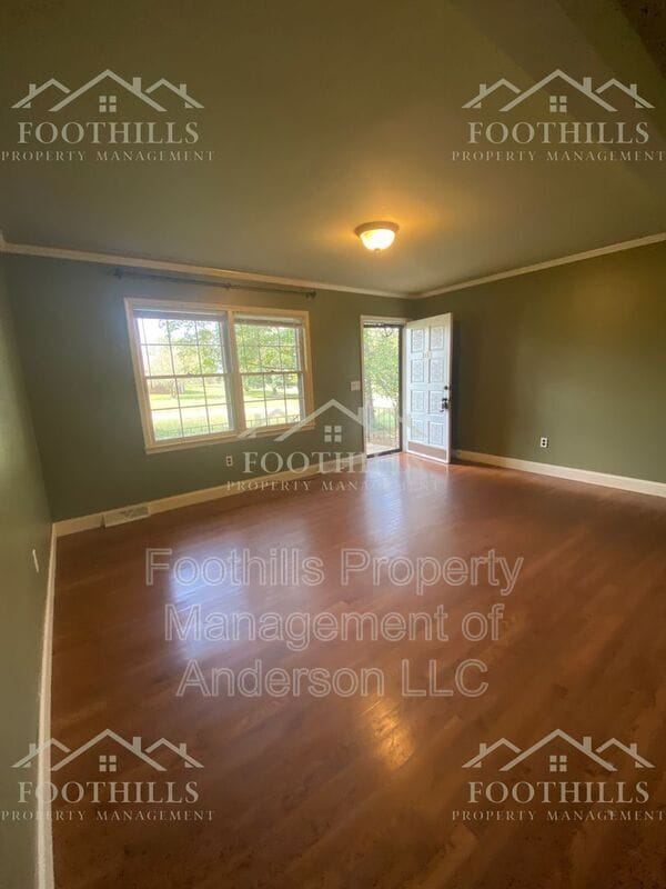 Building Photo - 102 Windemere Way