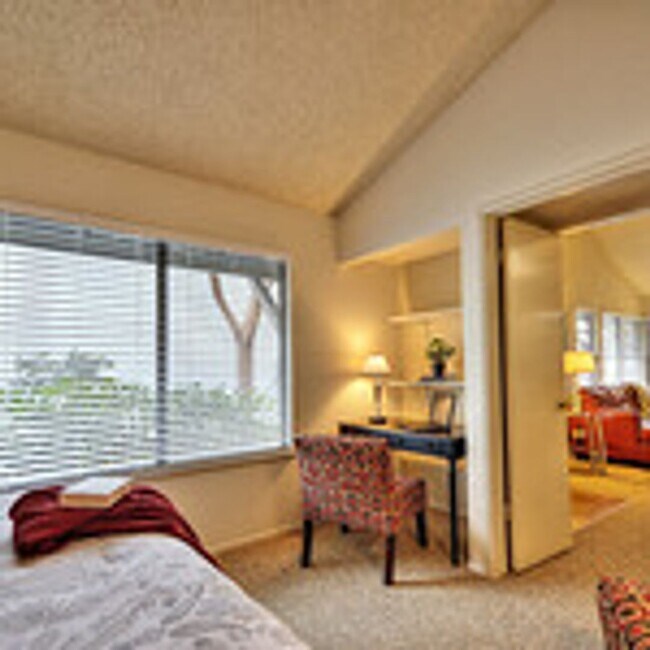 Building Photo - South Natomas One Story with 1 car garage 2 Bed 2 Bath