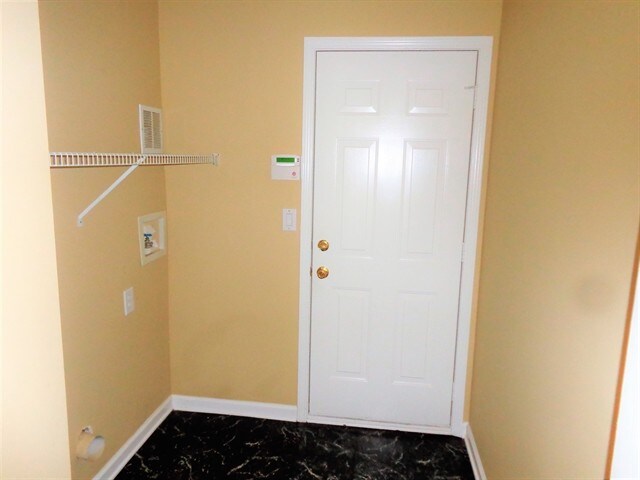 Building Photo - 6832 Brachnell View Dr