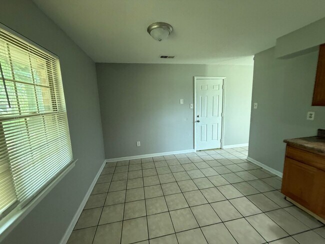 Building Photo - 5596 Karen Dr