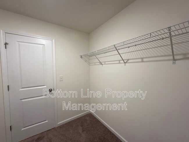 Building Photo - 5278 Maynard Hl Dr