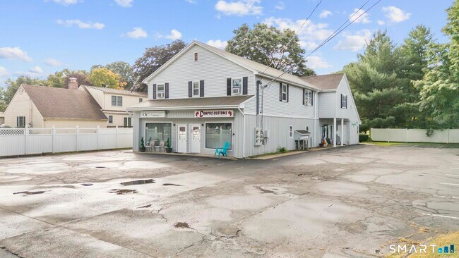 Building Photo - 184 Maple St