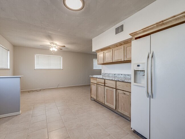 Building Photo - Updated in NE OKC for rent! Minutes to Broadway Extension/235 and Downtown!