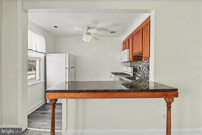 Building Photo - 1329 Taylor Ave