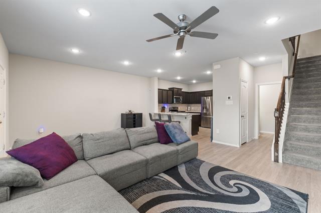 Building Photo - 2224 Davenport Dr