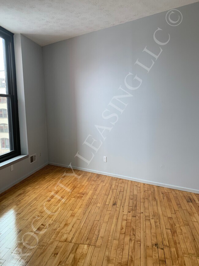 Building Photo - 214-216-216 Andrews St