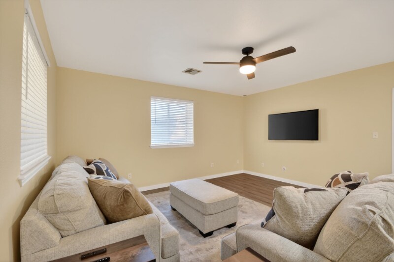 Building Photo - 407 Corona Ave