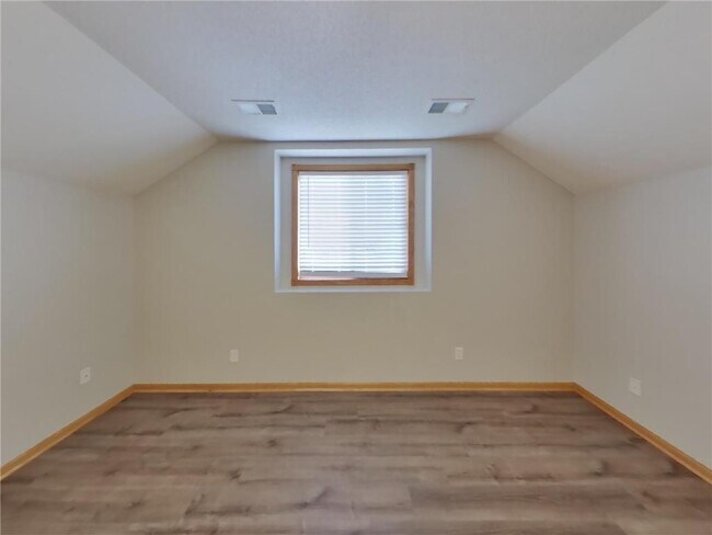 Building Photo - 2200 Buffalo Ridge Dr