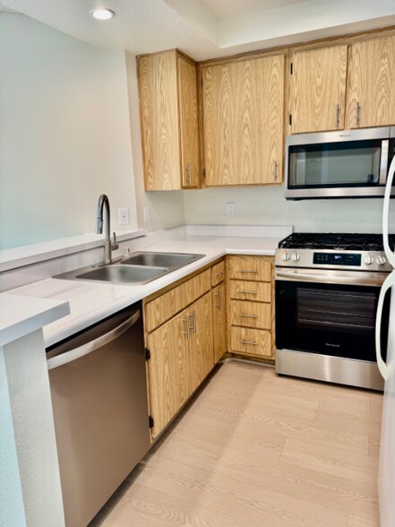 Primary Photo - 5259 Cartwright Ave