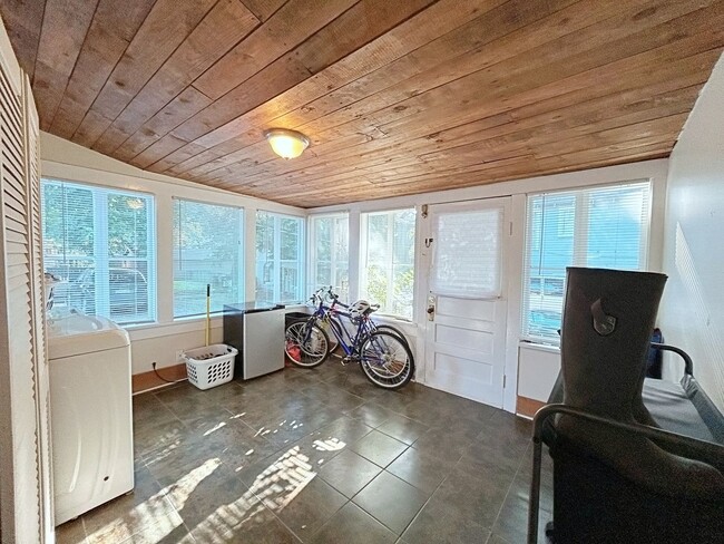 Building Photo - 3 Bedroom House in Capital Heights