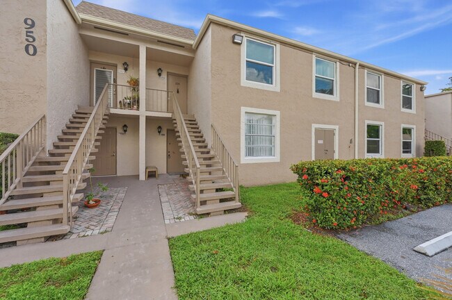 Building Photo - 950 NW 80th Ave