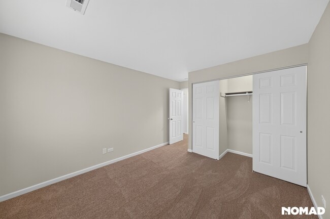 Building Photo - 1420 Stonebridge Cir