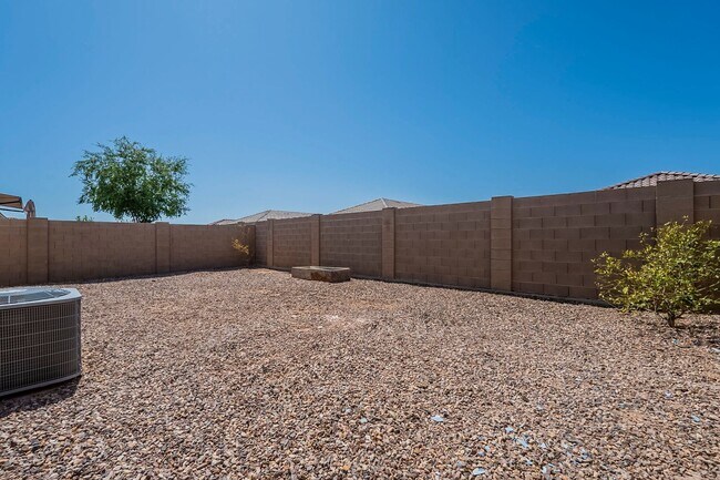 Building Photo - Gorgeous 4 Bed / 2 Bath Home – Move-In Rea...