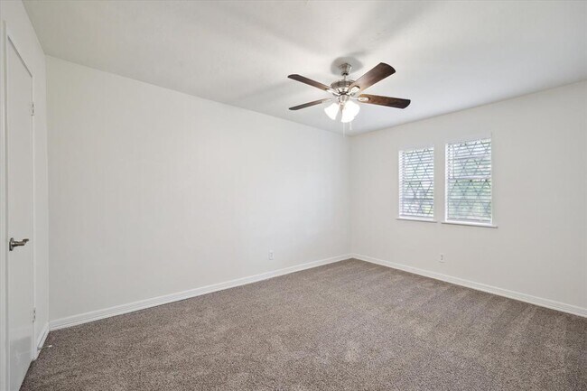 Building Photo - 25402 Lynbriar Ln
