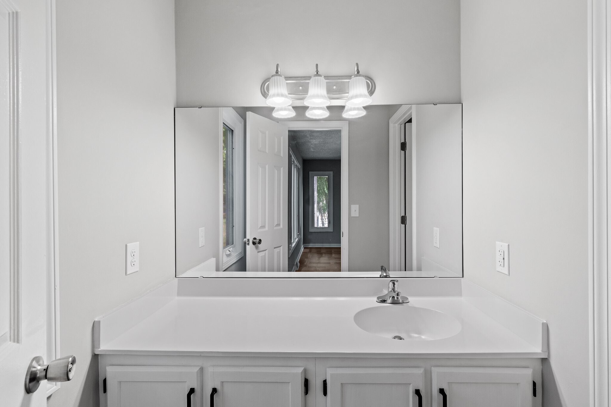 Building Photo - 325 Eastwood Dr