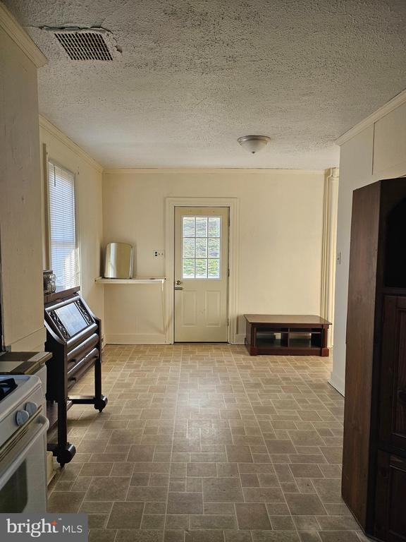 Building Photo - 300 Brenneman Rd