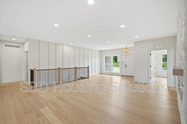 Building Photo - 1416 NE Ernest Way