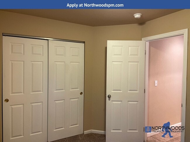 Building Photo - Nice 2 bed/2bath Townhome Located in White City