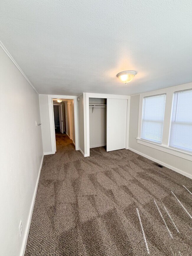 Building Photo - 2 BED, 1 BATH HOUSE